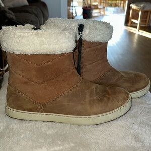 L.L. Bean women's Mountainside Mid zip up boots size 9 medium, worn twice